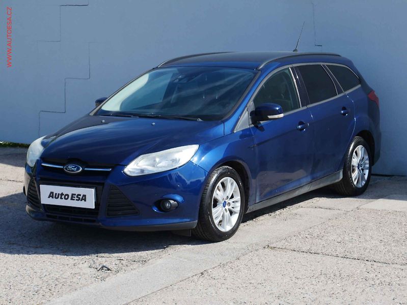Ford Focus (2011) 1.6 TDCi, AC, park.asist - fotka 3 z 15