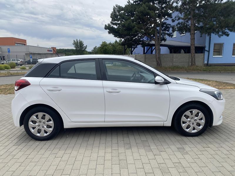 Hyundai i20 1.2i SELECT,NAJ.76TIS.KM!! - fotka 6 z 32
