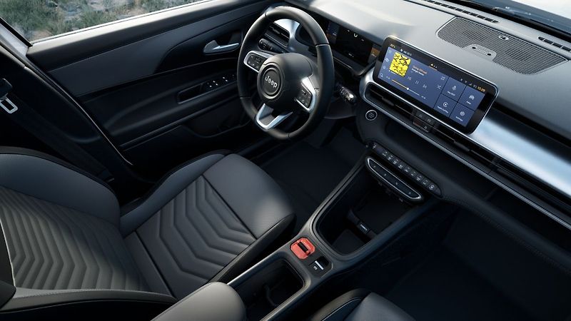 Jeep Avenger (2026) Altitude 1.2 Turbo e-Hybrid 11 - fotka 8 z 8