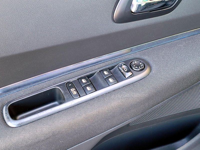 Peugeot 5008 1,6THP SW *DIGIKLIMA* - fotka 45 z 48