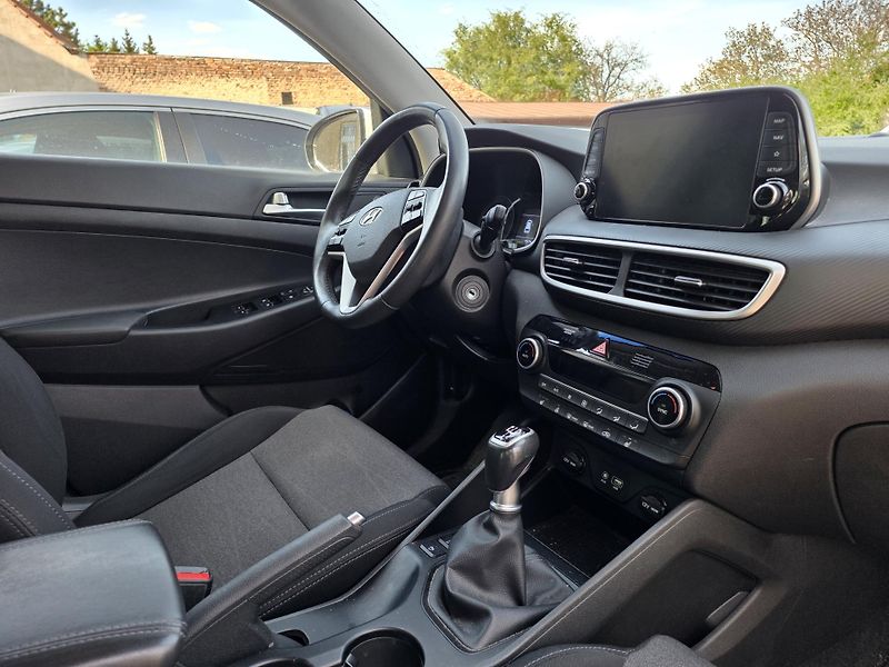 Hyundai Tucson 1.6-PRAV.SERVIS-NAVI-KAMERA - fotka 3 z 17