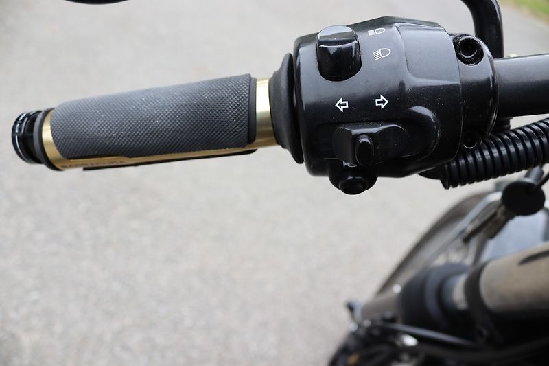 Triumph Bonneville (2001) BONNEVILLE 800 CAFÉ RACER - fotka 20 z 22
