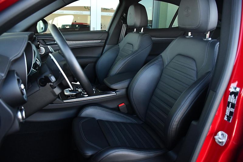 Alfa Romeo Stelvio 2.9V6 Bi-T.382 kW QUADRIFOGLIO - fotka 14 z 45
