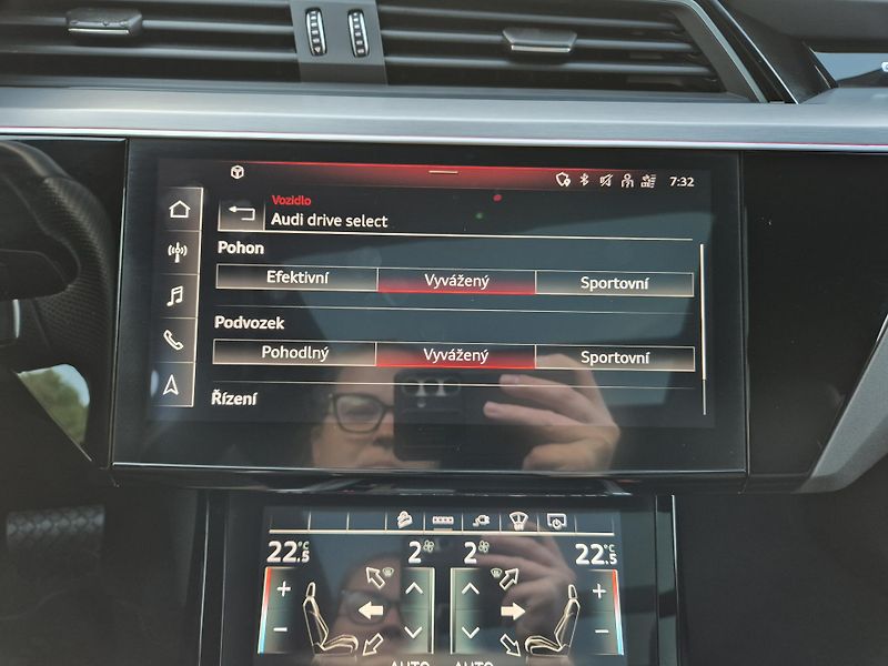 Audi e-tron 55 QUATTRO 300kw SOH 100 % - fotka 32 z 52