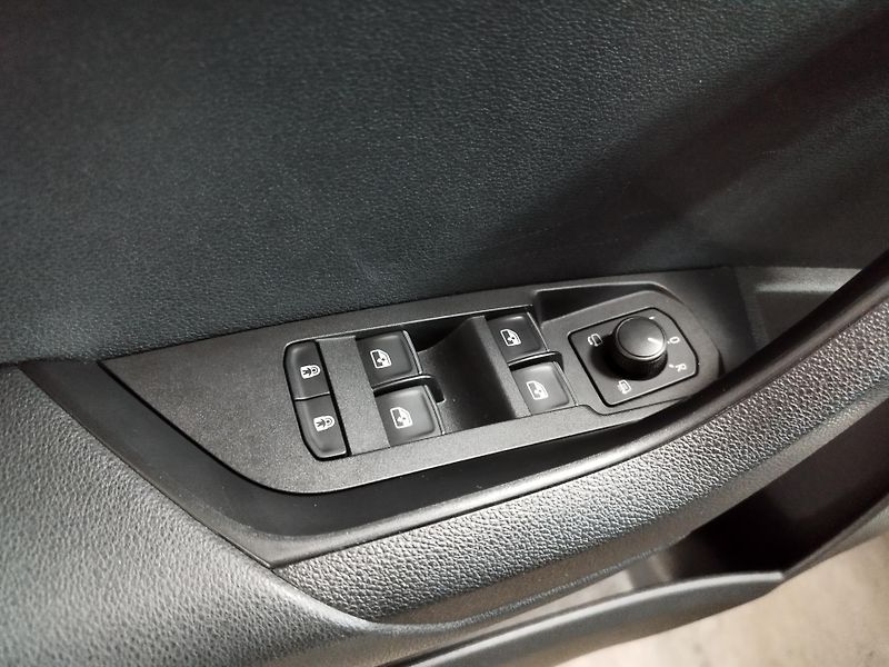 Škoda Karoq (2019) 1,6TDi 85KW DSG LED NAVI ALU - fotka 19 z 34