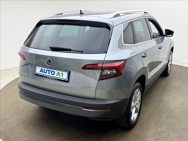 Škoda Karoq 1,6 DSG ACC STYLE+ NAVI KAMERA - fotka 4 z 39