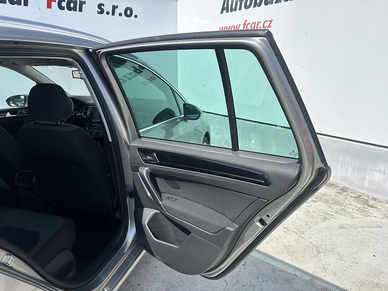 Volkswagen Golf Sportsvan (2014) 2.0 TDI 1. majitel, ser. kniha - fotka 15 z 41