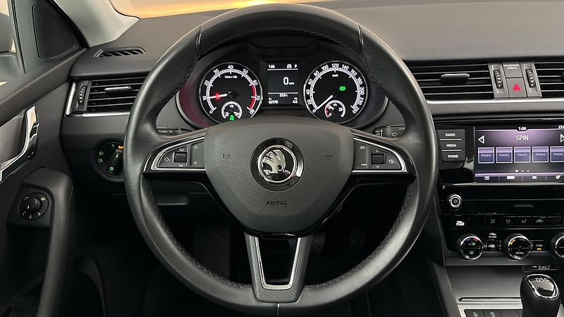 Škoda Octavia 1.5 TSI G-Tec DSG Ambition Com - fotka 9 z 22