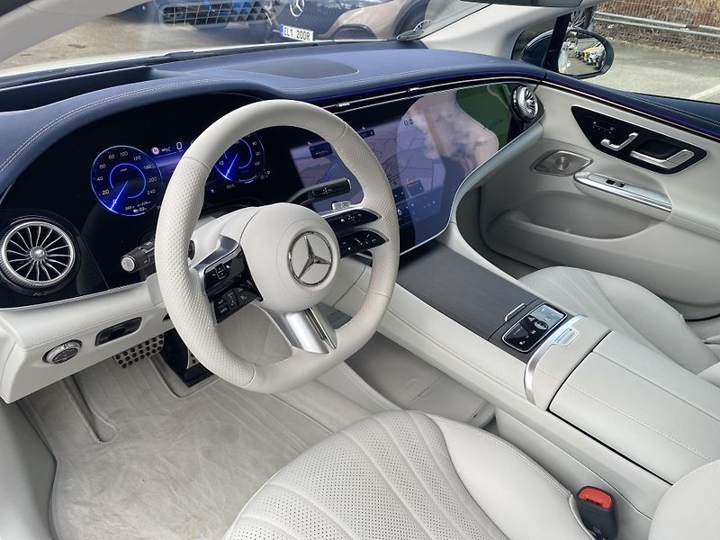 Mercedes-Benz EQE EQE 500 4MATIC ElectricArt - fotka 14 z 26