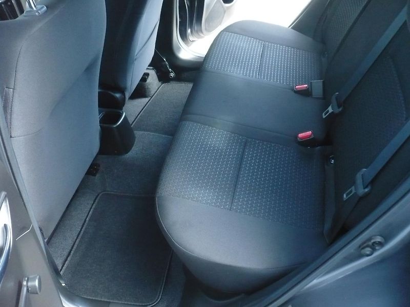 Suzuki Swift 1.2i 61Kw Klima - fotka 16 z 26