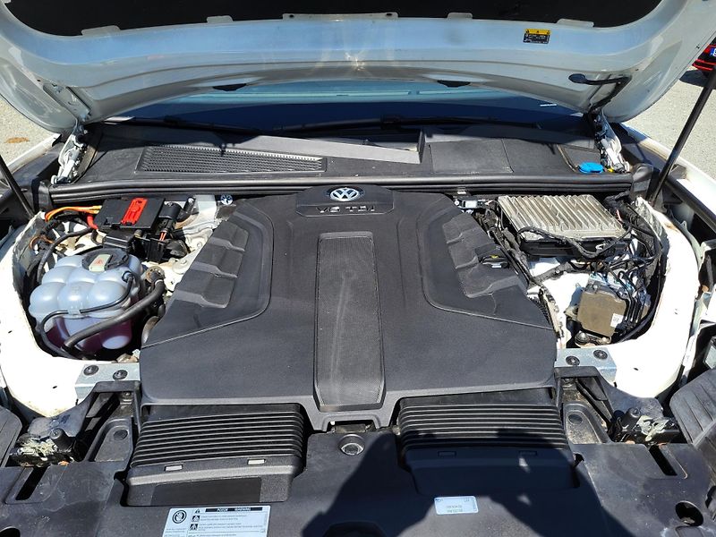 Volkswagen Touareg 3.0 V6 TDi DSG 4MOTION - fotka 32 z 46