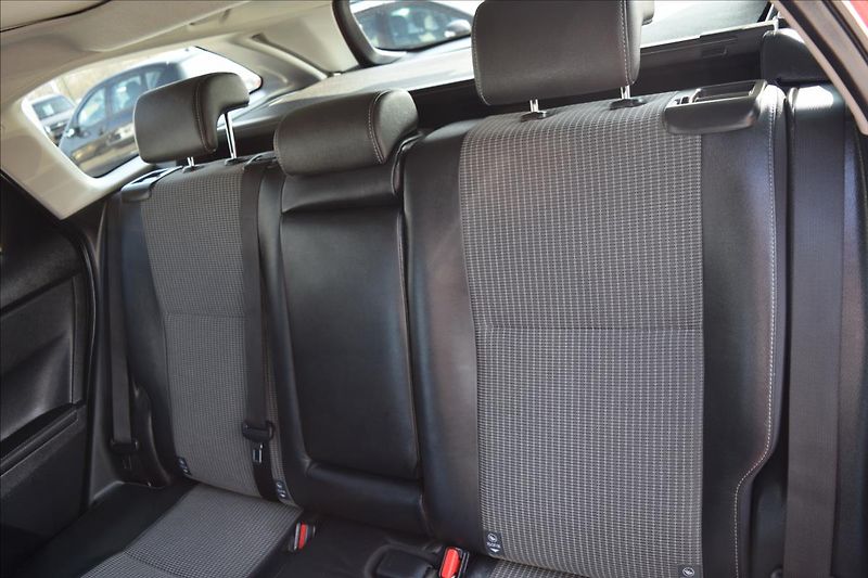 Toyota Auris 1,2 i 85KW XENONY AUTOMAT ALU - fotka 17 z 55
