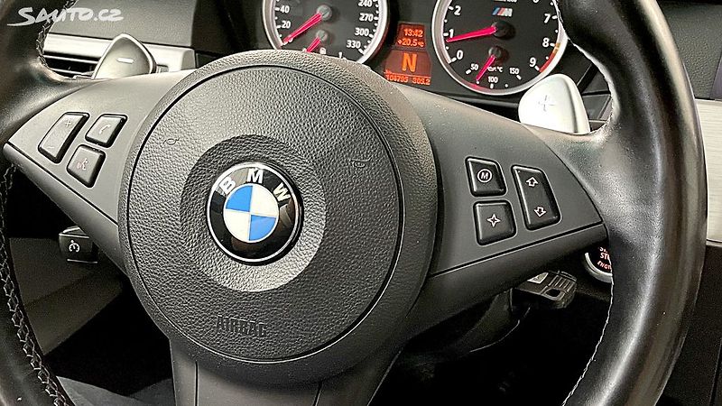 BMW M5 5.0 V10 Touring - fotka 21 z 34