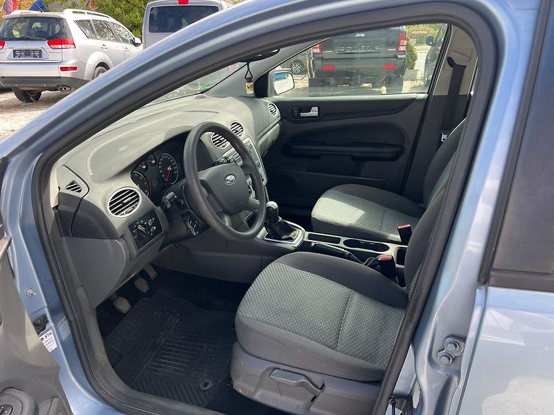 Ford Focus 1.6 i - fotka 5 z 14