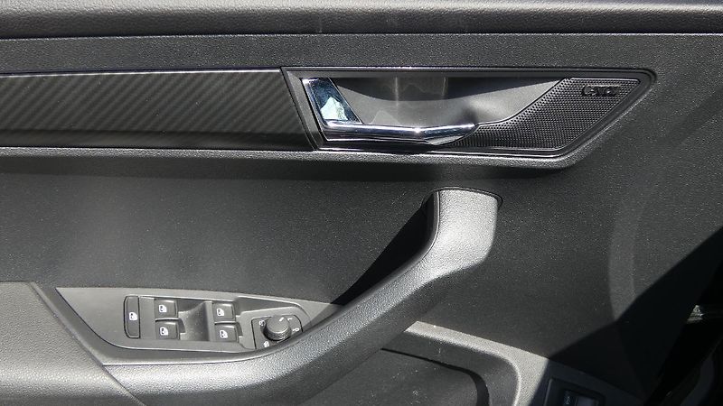 Škoda Karoq 2.0TDI 110kW Sportline 4x4 DSG - fotka 9 z 24