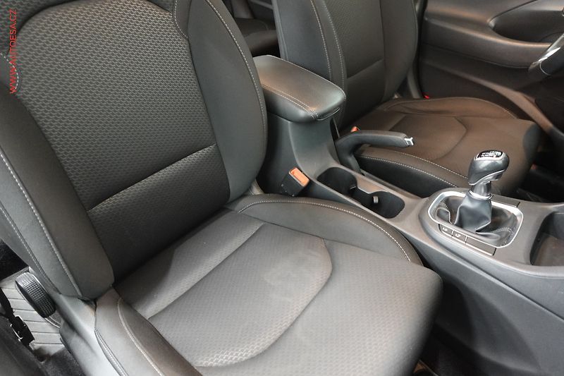 Hyundai i30 (2019) 1.6CRDi Fastback, ČR - fotka 13 z 22