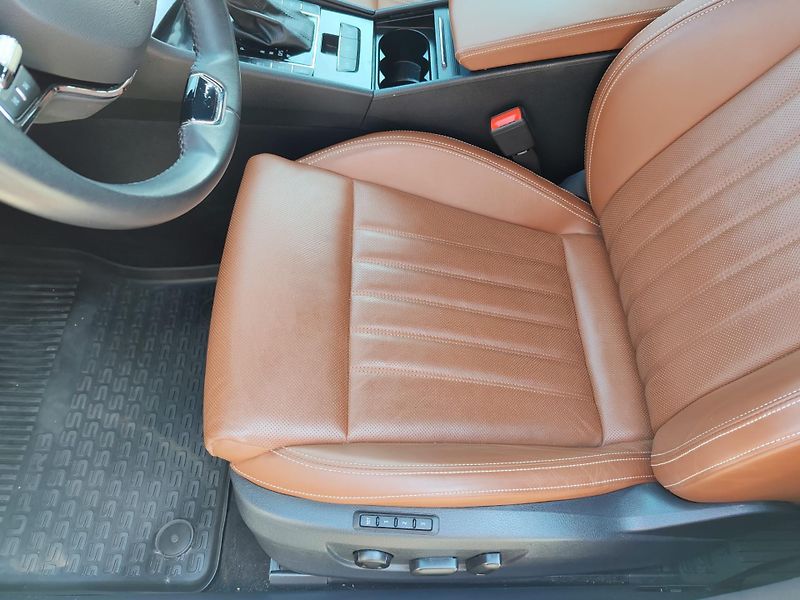 Škoda Superb 2.0 TDI Laurin & Klement 4x4  - fotka 15 z 40