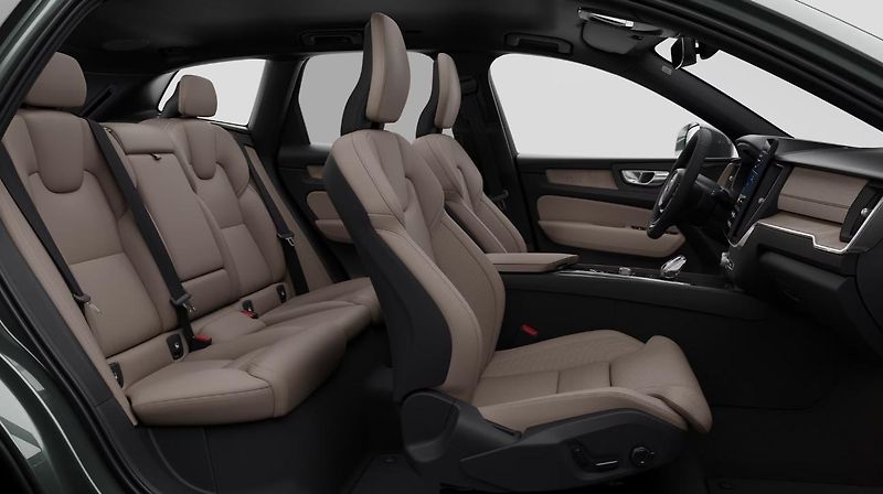 Volvo XC60 (2026) B5 PLUS - fotka 12 z 13