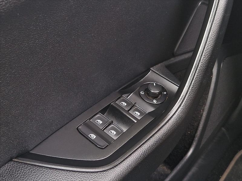 Škoda Superb 2,0 TDI 4x4 WEBASTO KAMERA TAŽ - fotka 38 z 41