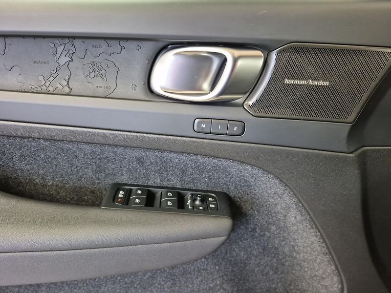 Volvo XC40 Recharge 69 kWh Ultimate - fotka 19 z 19
