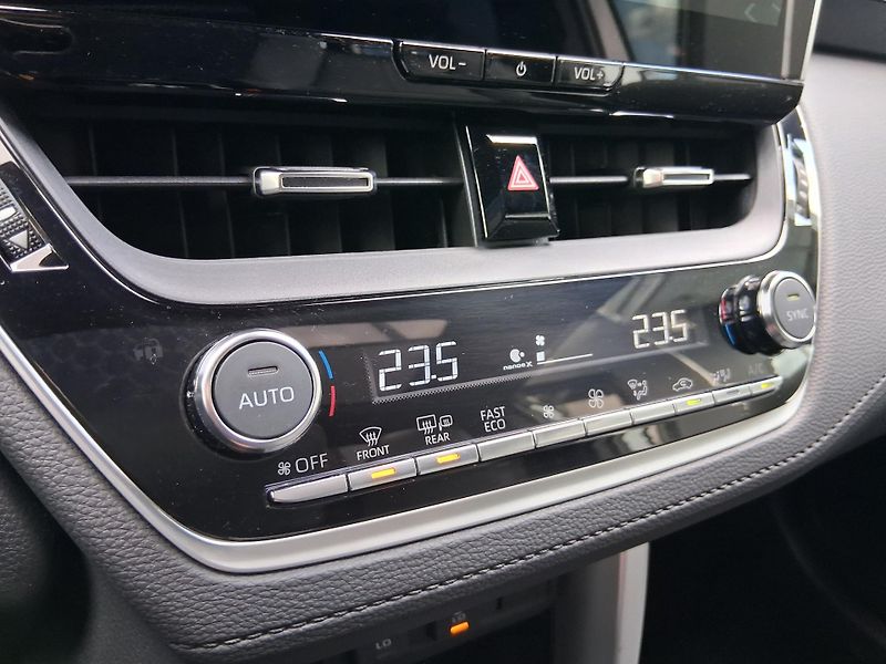 Toyota Corolla Cross EXECU. JBL 2.0 Hyb. 4x4 143 kW - fotka 13 z 36