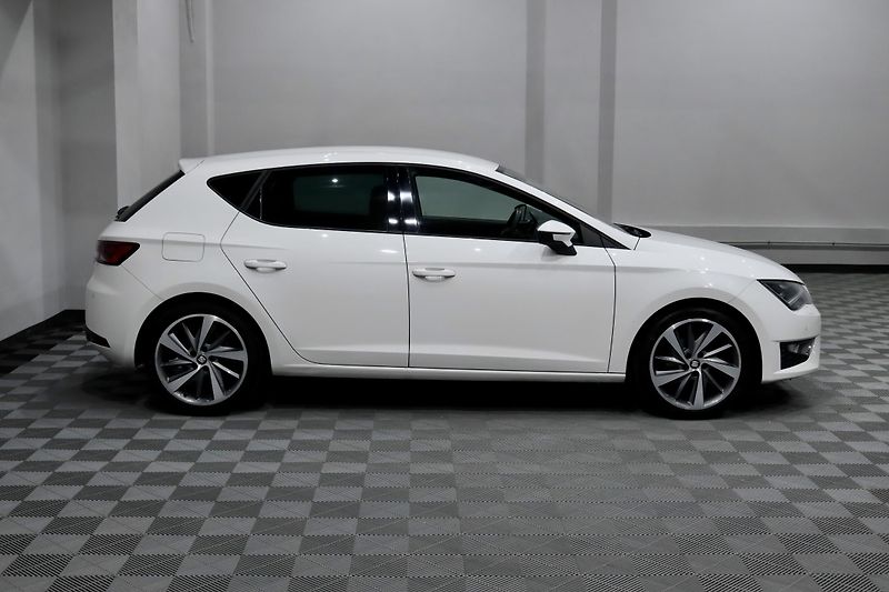 Seat Leon  1.4 TSI 92 kW FR - fotka 4 z 35