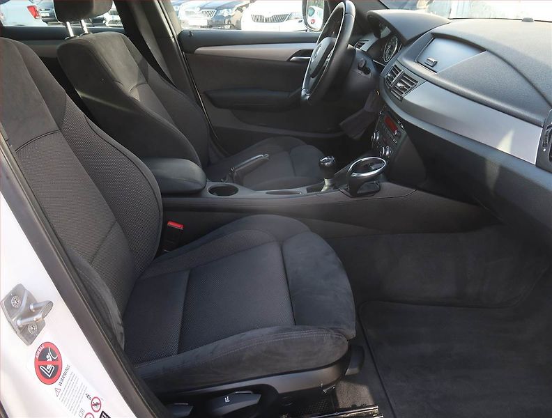 BMW X1 (2012) xDrive23d, 4X4, Serv.kniha - fotka 9 z 18