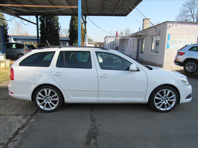 Škoda Octavia 2,0 TSI RS 147kW Combi - fotka 8 z 26