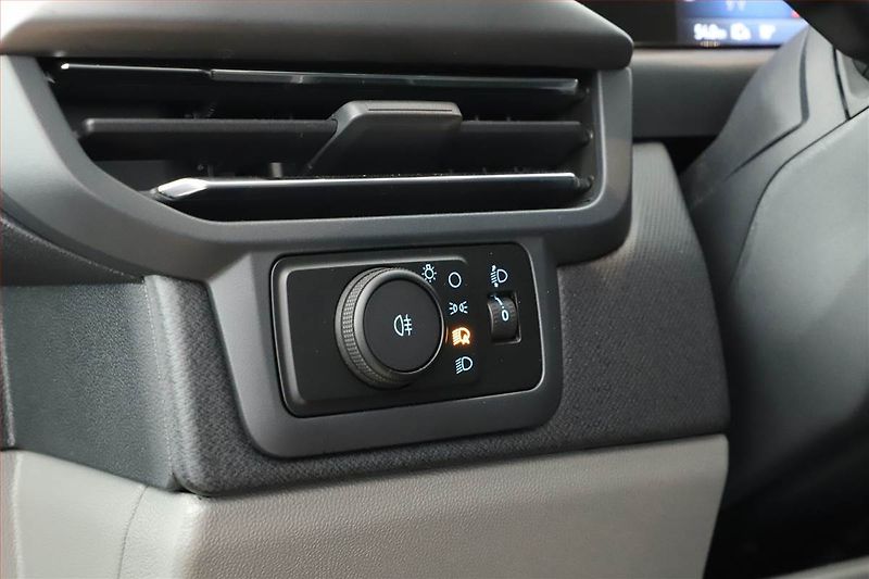 Ford Tourneo Custom (2025) 2.0 EcoBlue - fotka 9 z 23