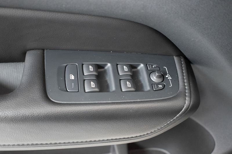 Volvo XC60 B4 AWD KESSY*MATRIX*VÝHŘEV* - fotka 14 z 32