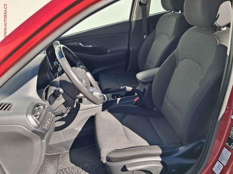 Hyundai i30 (2021) 1.5 T-GDi, 1.maj,ČR, Smart - fotka 9 z 17