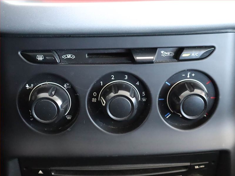 Citroën C3 (2010) 1.4 i, po STK, rezervace - fotka 15 z 15