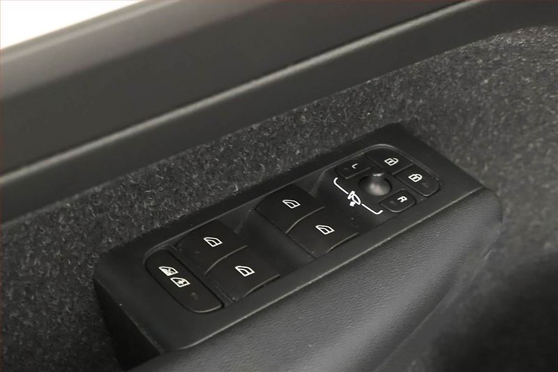Volvo XC40 (2018) D4 AWD - fotka 18 z 20