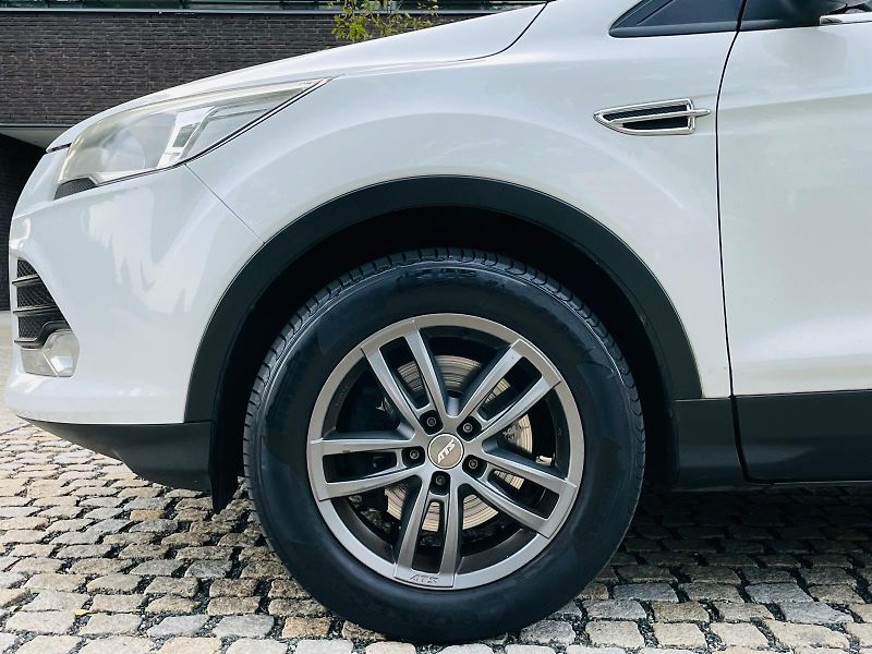 Ford Kuga 2.0TDCi 4x4 MAN SERVISKA TAŽNÉ - fotka 42 z 42