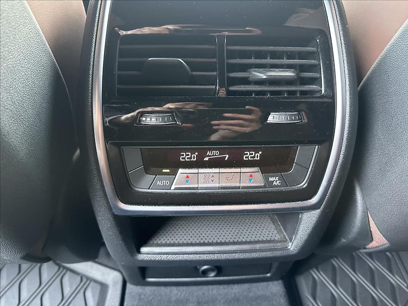 BMW X5 3,0 xDrive 30d M-SPORT LASER - fotka 27 z 38