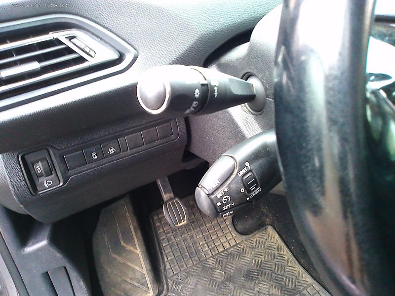 Peugeot 308 1.6 HDi, 73 kW, klima, 2x kola - fotka 17 z 32