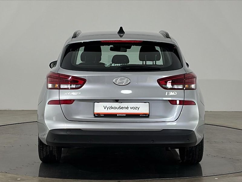 Hyundai i30 Smart DCT - fotka 17 z 26