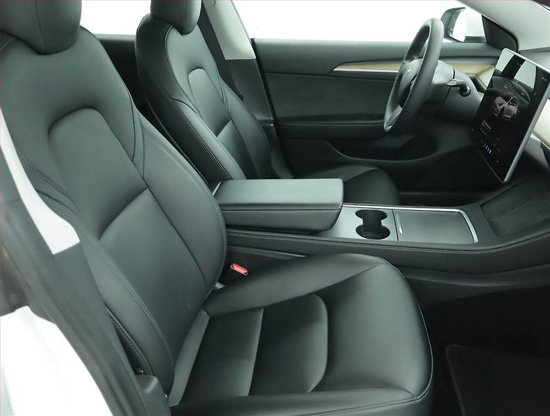 Tesla Model 3 (2022) Long Range 4WD 79kWh, SoH 91% - fotka 9 z 23