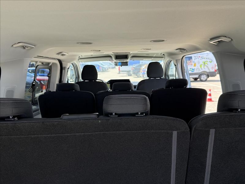 Ford Tourneo Custom 2,5 PHEV 171 kW Titanium L2 - fotka 13 z 26