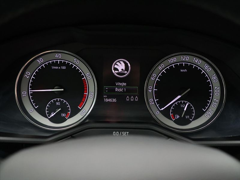 Škoda Superb 1,8 TSI 132kW DSG CZ L&K - fotka 20 z 42