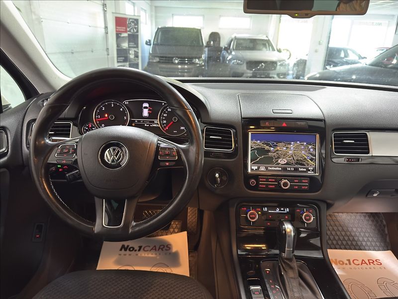 Volkswagen Touareg 3,0   TDI PO ROZVODECH ACC 360 - fotka 20 z 28