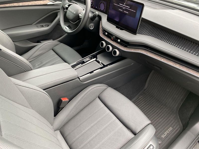Škoda Superb (2025) 1.5 TSI iV DSG L&K - fotka 8 z 36