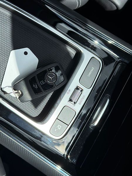 Mercedes-Benz GLB 4 MATIC - fotka 29 z 35