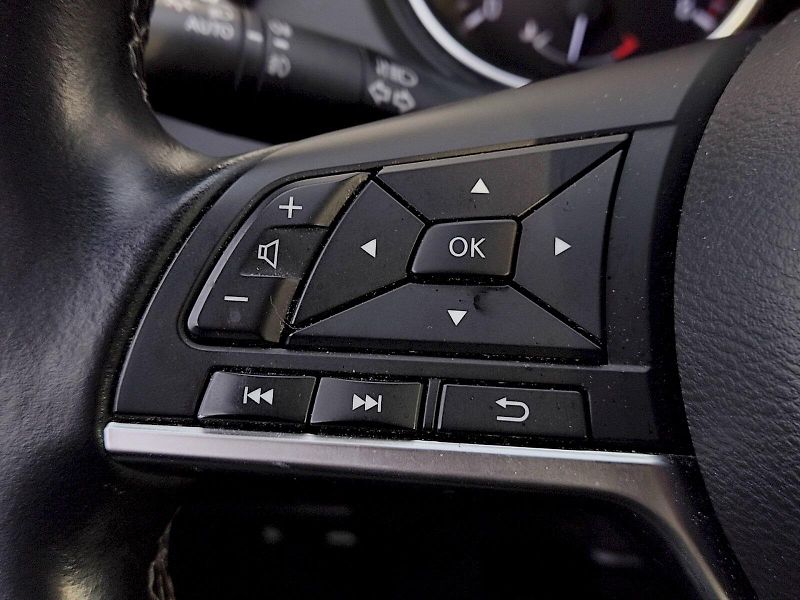 Nissan Qashqai (2021) 1,3 DIG-T 140k - fotka 33 z 40