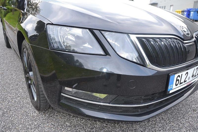 Škoda Octavia combi4x4 110 kW DSG Black line - fotka 24 z 42