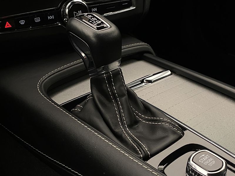 Volvo V90 D4 R-DESIGN AUT  - fotka 31 z 47