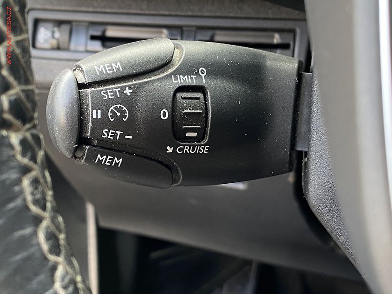 Peugeot 3008 (2018) 1.2 PT, Allure, AT - fotka 13 z 16