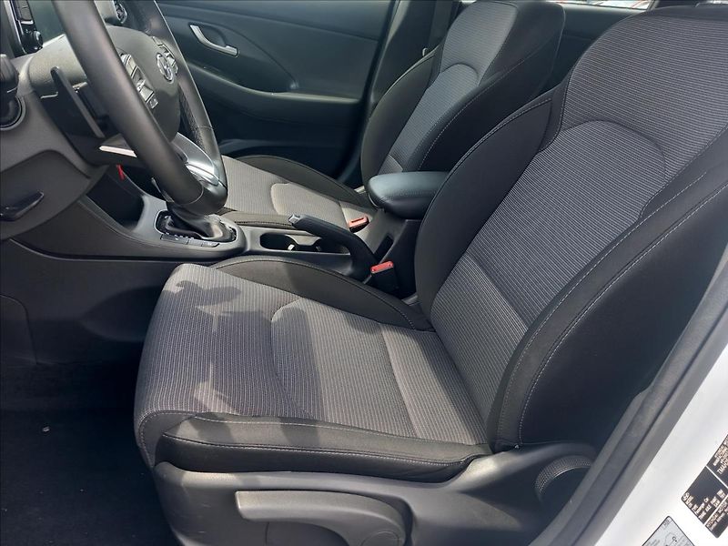 Hyundai i30 1,0 T-GDI COMFORT DCT - fotka 17 z 21