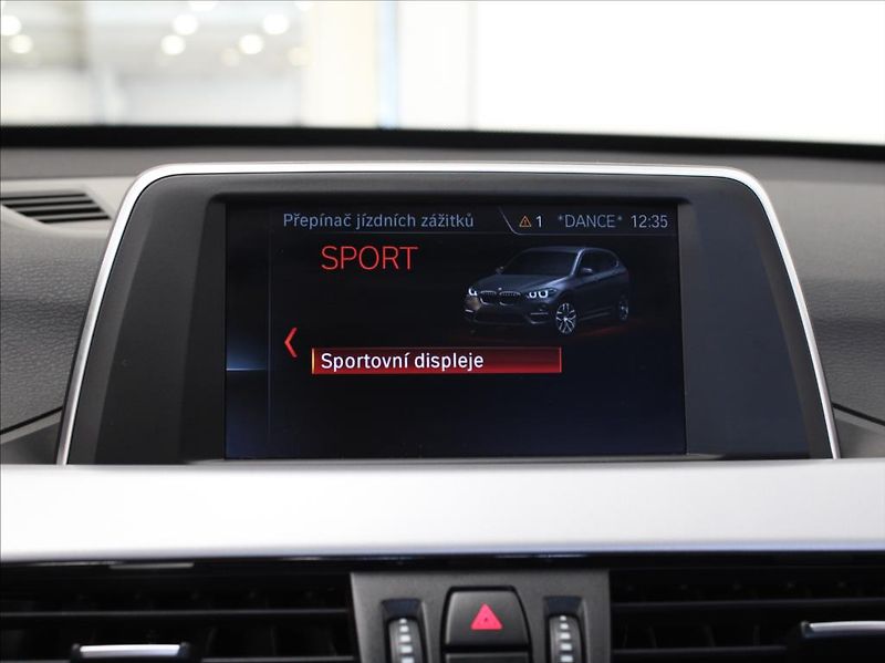 BMW X1 2,0 18d xDrive 115tkm.2.maj.ČR - fotka 11 z 24