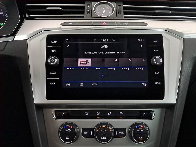 Volkswagen Passat (2019) 1.6 TDI, Automat, Navi - fotka 12 z 27